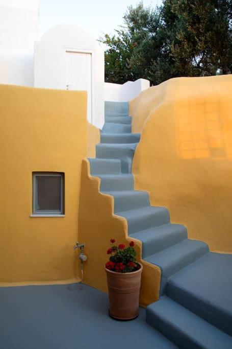 Hermes Cave House By Oias Local Cave Houses Buitenkant foto
